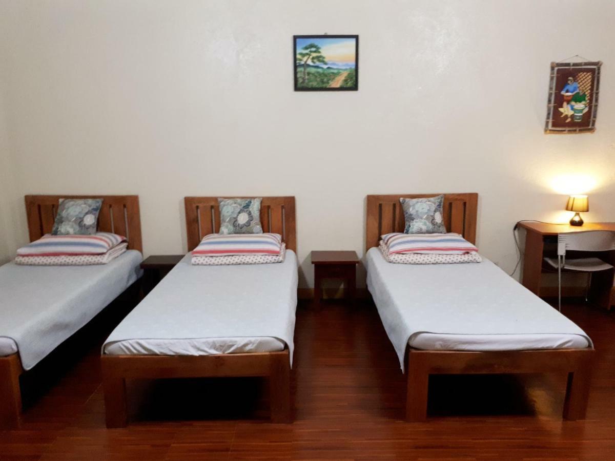 Minine Guesthouse Silang Exterior foto
